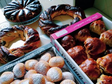 Волинянки власноруч напекли солодощів і передали бійцям на Схід