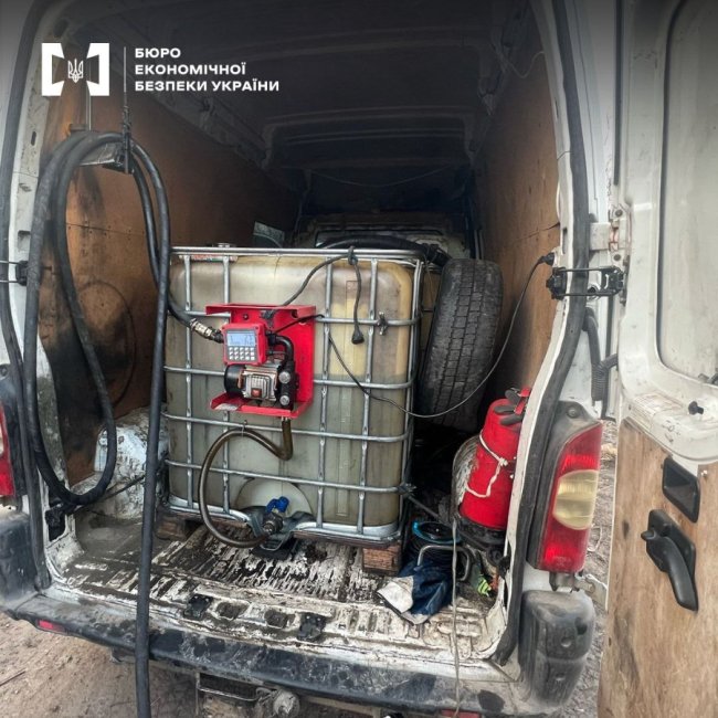 Двоє нововолинців облаштували підпільну АЗС в багажнику буса: їх судили. ВІДЕО