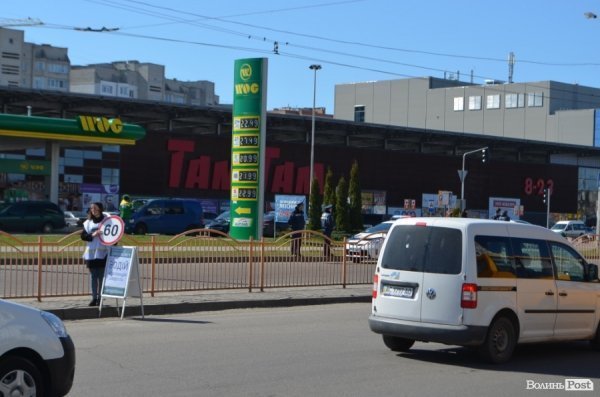 У Луцьку громадські активісти провели «дорожній» флешмоб. ФОТО