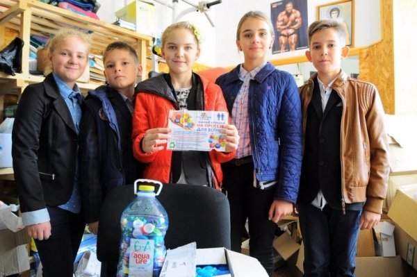 Волинський школяр збирав кришечки на протези бійцям у Туреччині. ФОТО