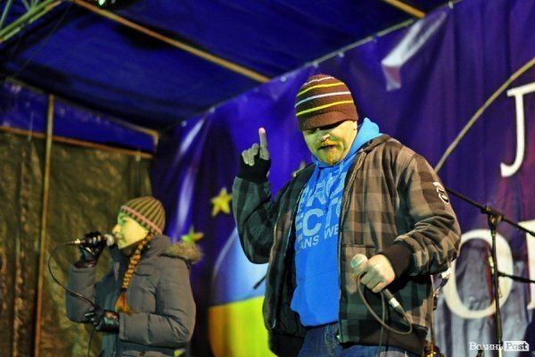 Як у Луцьку музиканти розважали люд на Євромайдані. ФОТО. ВІДЕО