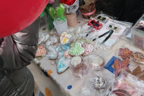 Важкохвора юна волинянка продавала солодощі, щоб зібрати кошти собі на операцію. ФОТО