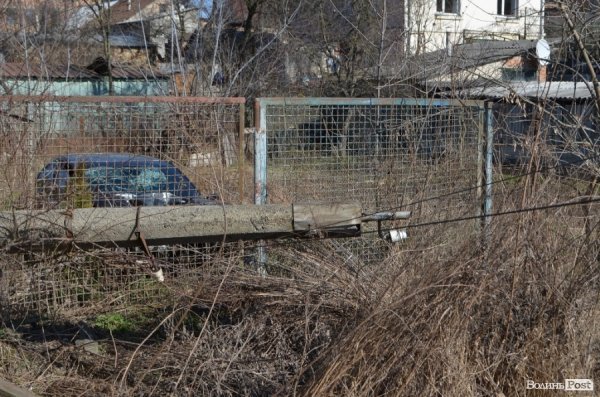 Аварія у Луцьку: легковик протаранив опору ліній електропередач. ФОТО. ВІДЕО