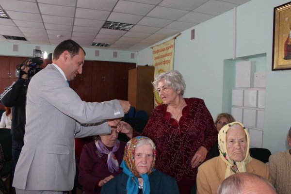 «70 років Перемоги над нацизмом»: Сергій Григоренко вручив ювілейні медалі. ФОТО 