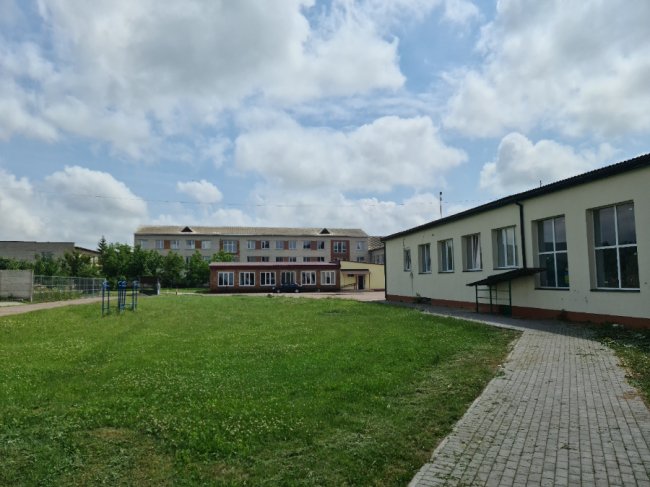 Найбільша сільська школа Волині стала кольоровою. ФОТО
