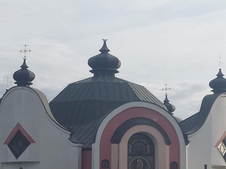 У Польщі з української церкви зрізали хрест