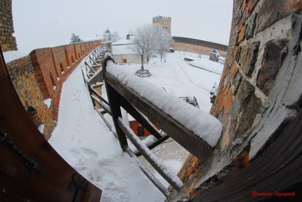 Фото зимового Луцького замку