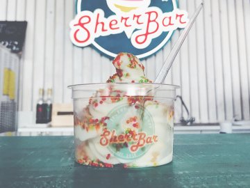 У «Промені» відкрили сезон йогуртованого морозива*