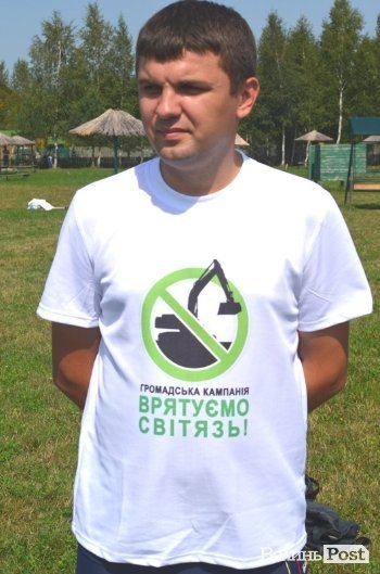 Волинський кандидат-опозиціонер переплив Світязь. ФОТО