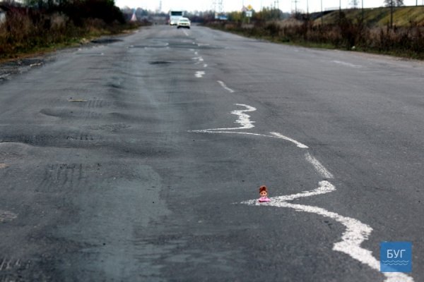 Жахливі дороги Волині не пройшли випробування іграшкою. ФОТО