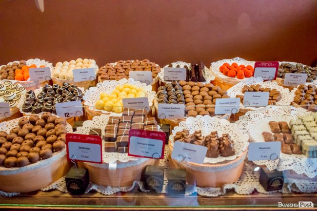 Цукерки зі смаком фруктів: які незвичні смаколики можуть купити лучани. ФОТО