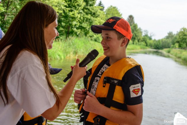 У луцькому парку в День батька влаштували унікальні перегони на човнах. ФОТО