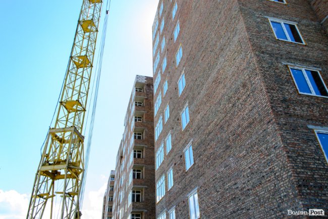 Будівництво триває: як у Луцьку «розростається» яскравий ЖК «Caramel Residence». ФОТО*