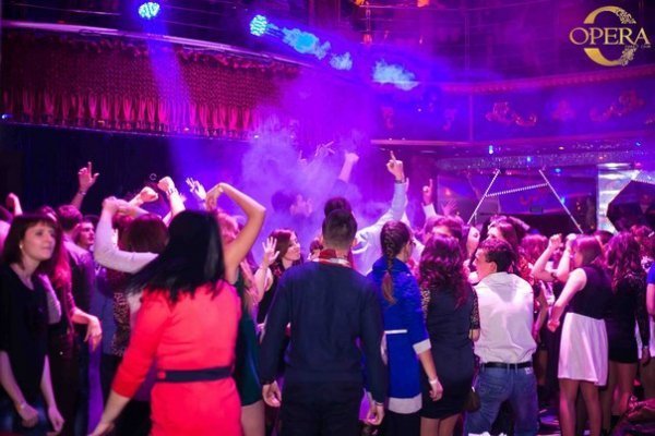 Фото з клубу Opera