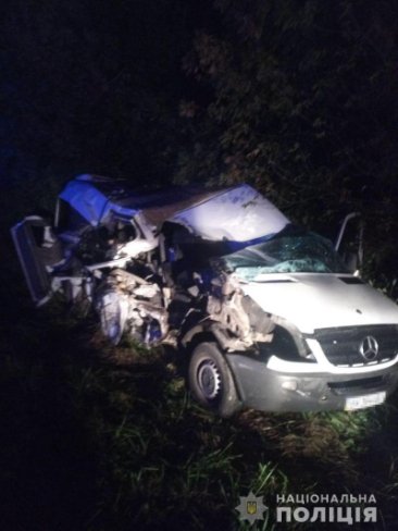 На Рівненщині маршрутка зіткнулась із вантажівкою: є загиблий і травмовані. ФОТО