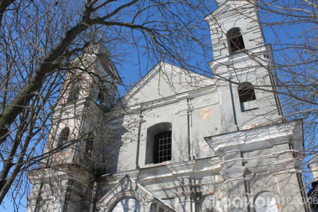 Фасад храму виглядає краще, ніж наповнення