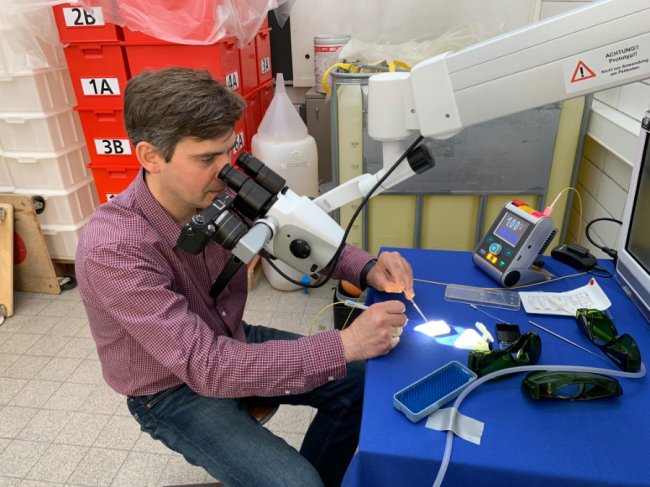 Волинські лікарі впроваджують нову методику операції на вусі. ФОТО