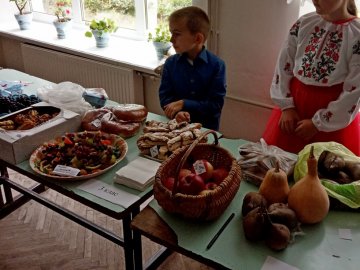 Волинські школярі зібрали кошти на лікування важкохворого хлопчика