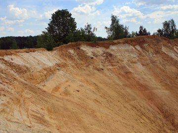 На Волині пропонують віддавати пісок з нелегальних кар’єрів на посипання доріг