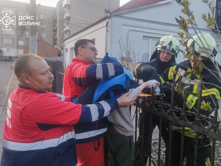 На Волині 10-річний хлопчик нахромився на огорожу. ФОТО