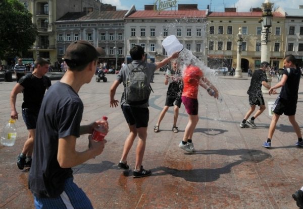«Водяні маньяки»: як великодню забаву перетворили на хуліганство. ФОТО