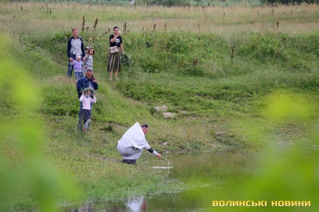 Як у Луцьку на Івана Купала освячували воду у Стиру. ФОТО