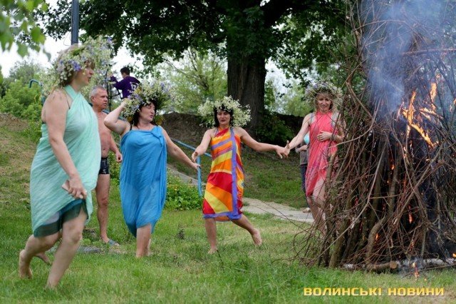 Як у Луцьку на Івана Купала освячували воду у Стиру. ФОТО