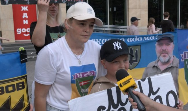 У Луцьку рідні полонених і зниклих безвісти підняли чорно-білий «Прапор Надії». ВІДЕО