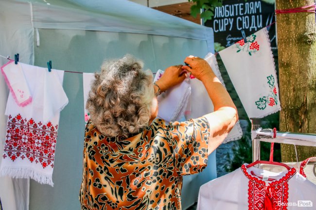 Народні розваги і море людей: в центрі Луцька «гуляє» етнофестиваль. ФОТО 