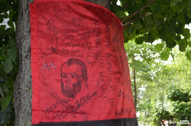 «Ті, хто воюють за гроші, - не воїни», - луцький вуличний музикант