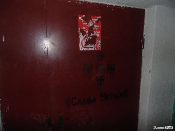 У Луцьку комуністи прийшли відбирати в «Чорного блоку» офіс