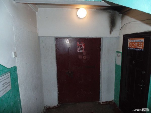 У Луцьку комуністи прийшли відбирати в «Чорного блоку» офіс