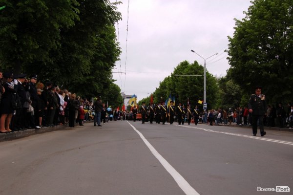 Парад Перемоги у Луцьку пройшов з комуністами і міліцією