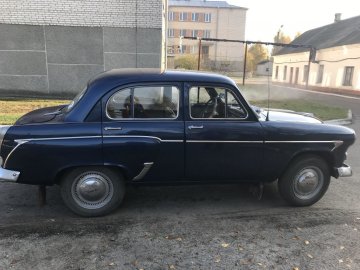 Волинянин зробив зі старого «Москвича»  колоритне авто