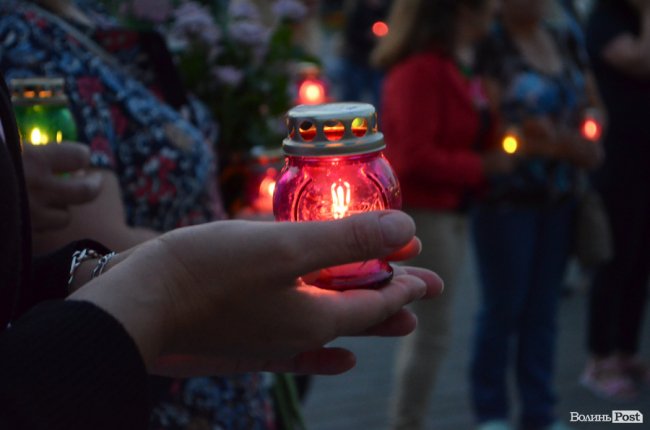 Пам’ять, яка житиме вічно: у Луцьку вшанували загиблих під Іловайськом. ФОТО