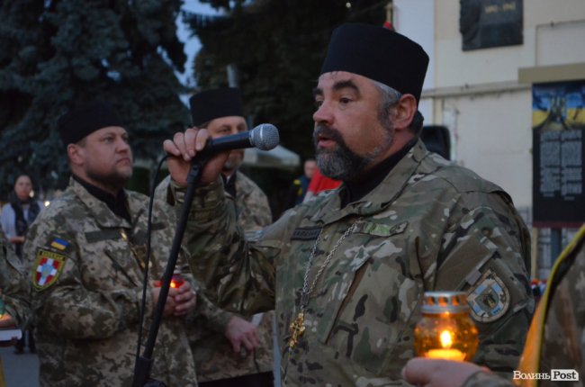 Пам’ять, яка житиме вічно: у Луцьку вшанували загиблих під Іловайськом. ФОТО