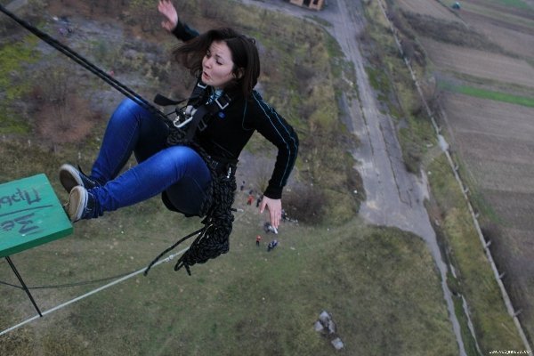 У Луцьку бурят стрибнув з труби заввишки понад 50 метрів. ФОТО