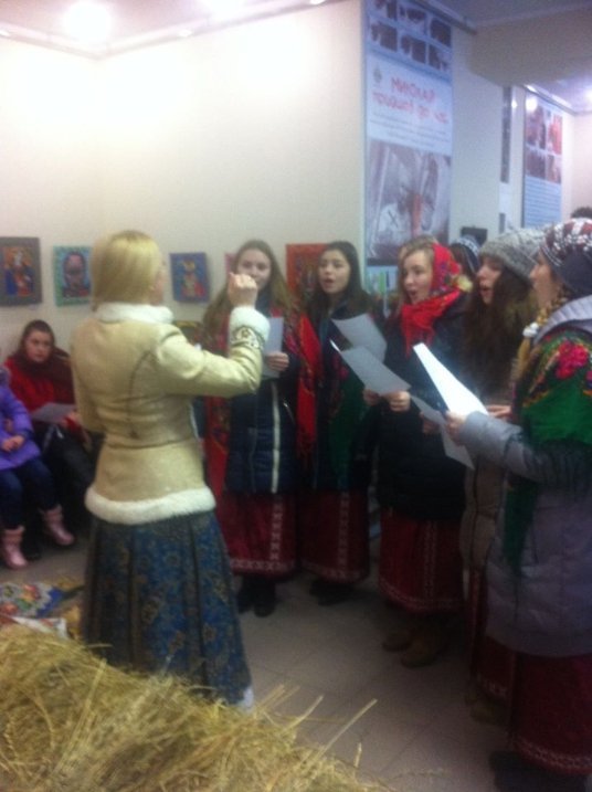 У Луцьку колядував захід зі сходом. ФОТО