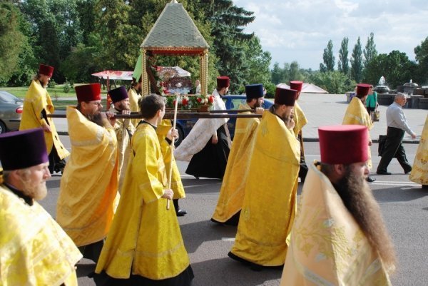 Луцьком хресною ходою пройшли священики. ФОТО