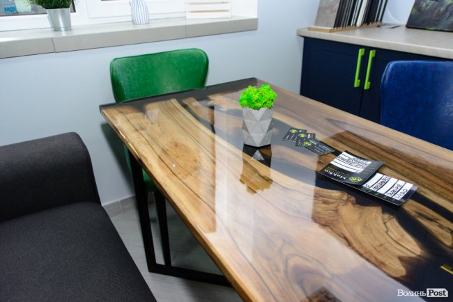 Зі знижками та цінними подарунками: у Луцьку грандіозно відкрилий шоурум меблів і декору «МакКо»*