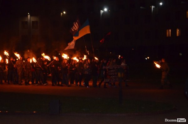 Смолоскипна хода у Луцьку. ФОТО