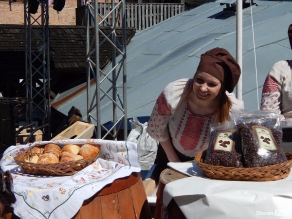 У Луцьку стартував перший фестиваль вуличної їжі «Lutsk Food Fest». ФОТО