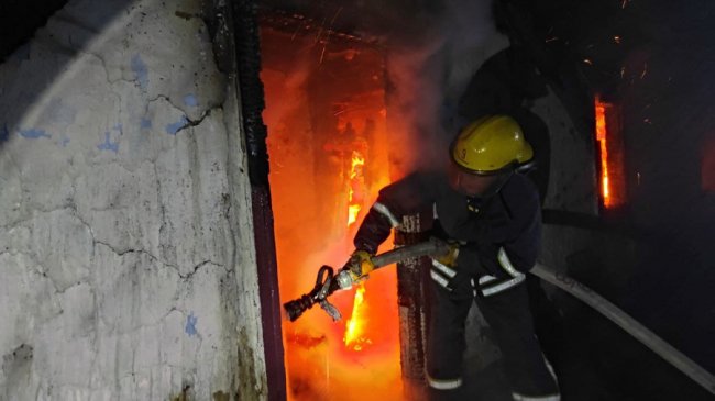 У селі на Волині бійці ДСНС врятували від знищення вогнем будинок пенсіонерки. ФОТО