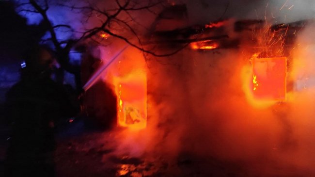 У селі на Волині бійці ДСНС врятували від знищення вогнем будинок пенсіонерки. ФОТО