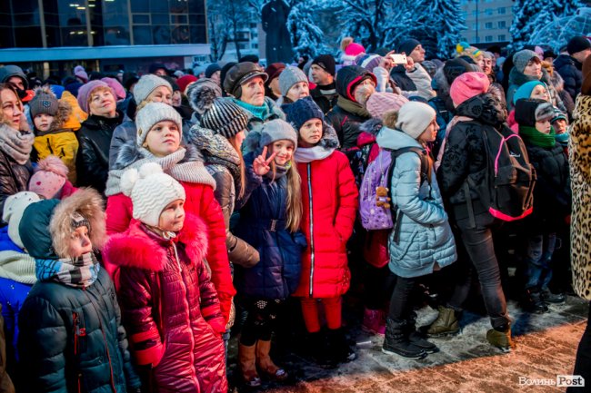У Луцьку урочисто засвітили головну ялинку міста. ФОТО