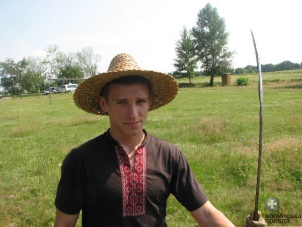 Під Луцьком козаки махали шаблями і стріляли з гармати. ФОТО