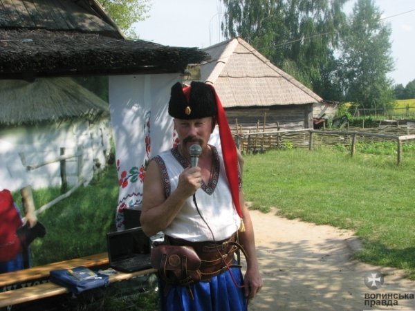 Під Луцьком козаки махали шаблями і стріляли з гармати. ФОТО