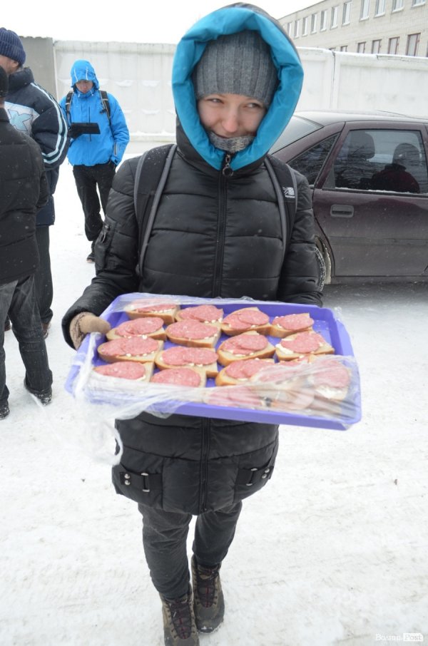 Блокування ВВшників у Луцьку: день другий. ФОТО