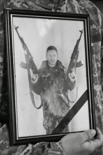 Лучани провели в останню дорогу загиблого Героя Дмитра Пержила