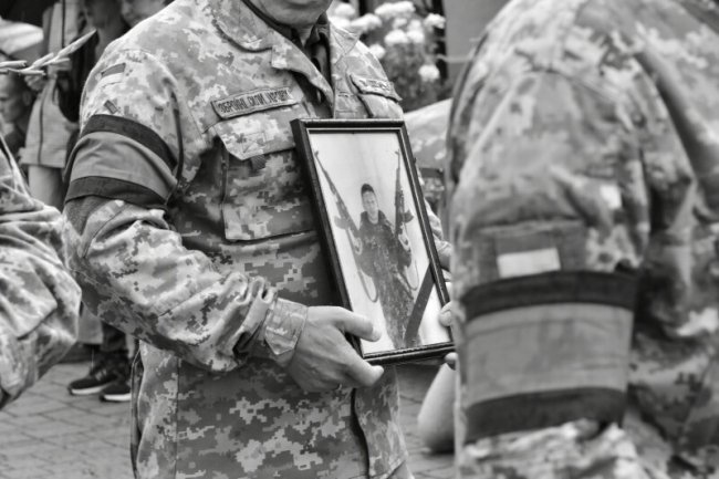 Лучани провели в останню дорогу загиблого Героя Дмитра Пержила